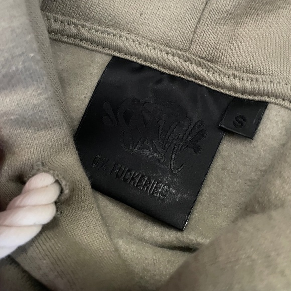 SynaWrld Tracksuit - Picture 5 of 7